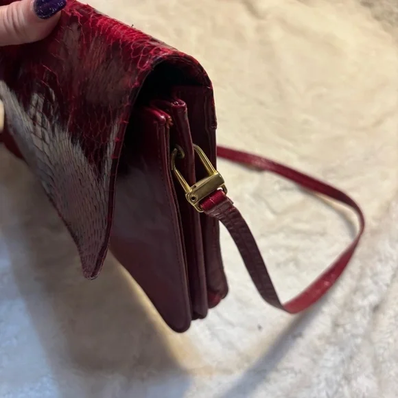 Vintage Crossbody Bag Red Snakeskin Print Gold-tone Hardware Vegan Patent Shiny - Picture 10 of 15